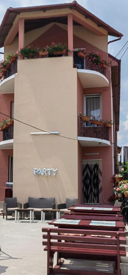 Casa Alexandru Hotell Două Mai Exteriör bild