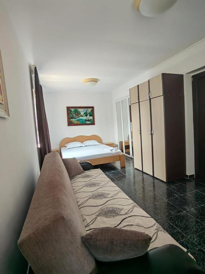 Casa Alexandru Hotell Două Mai Exteriör bild
