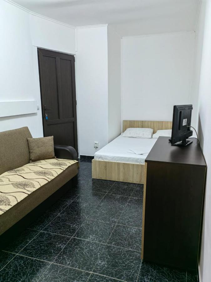 Casa Alexandru Hotell Două Mai Exteriör bild