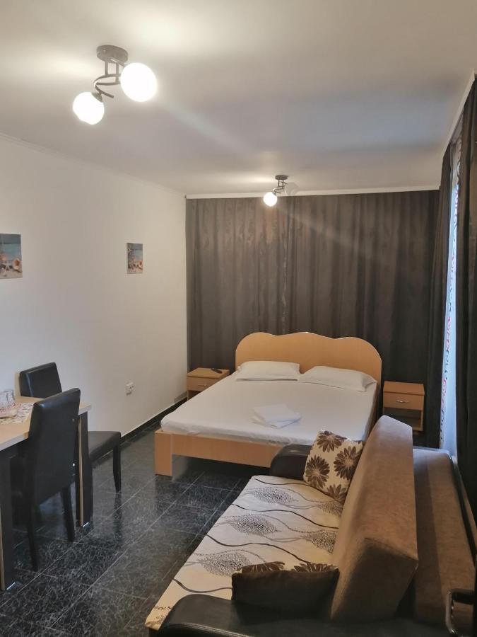 Casa Alexandru Hotell Două Mai Exteriör bild