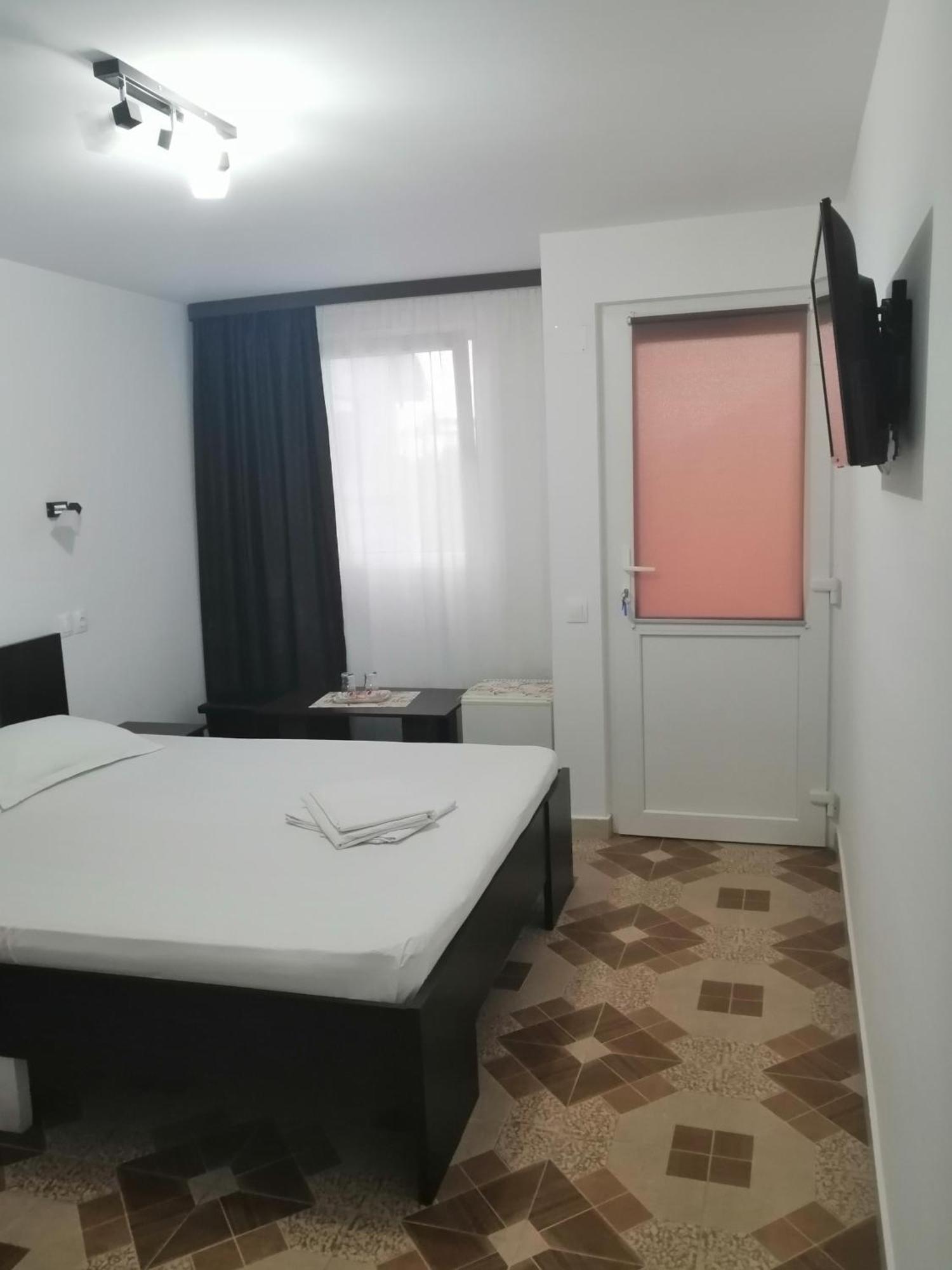 Casa Alexandru Hotell Două Mai Exteriör bild
