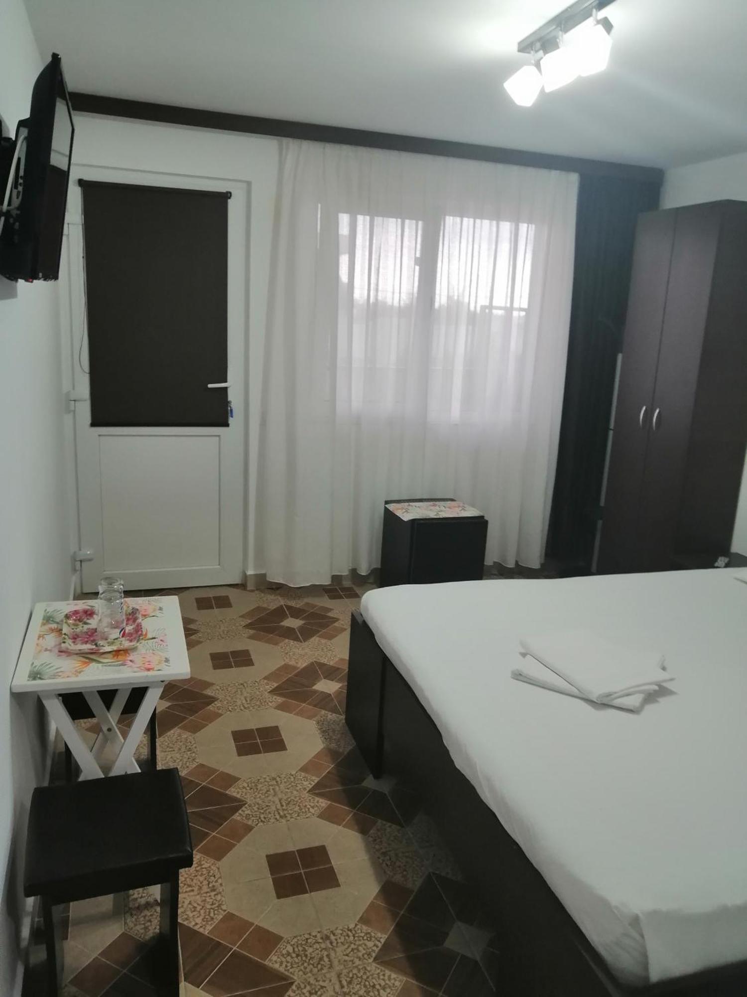 Casa Alexandru Hotell Două Mai Exteriör bild