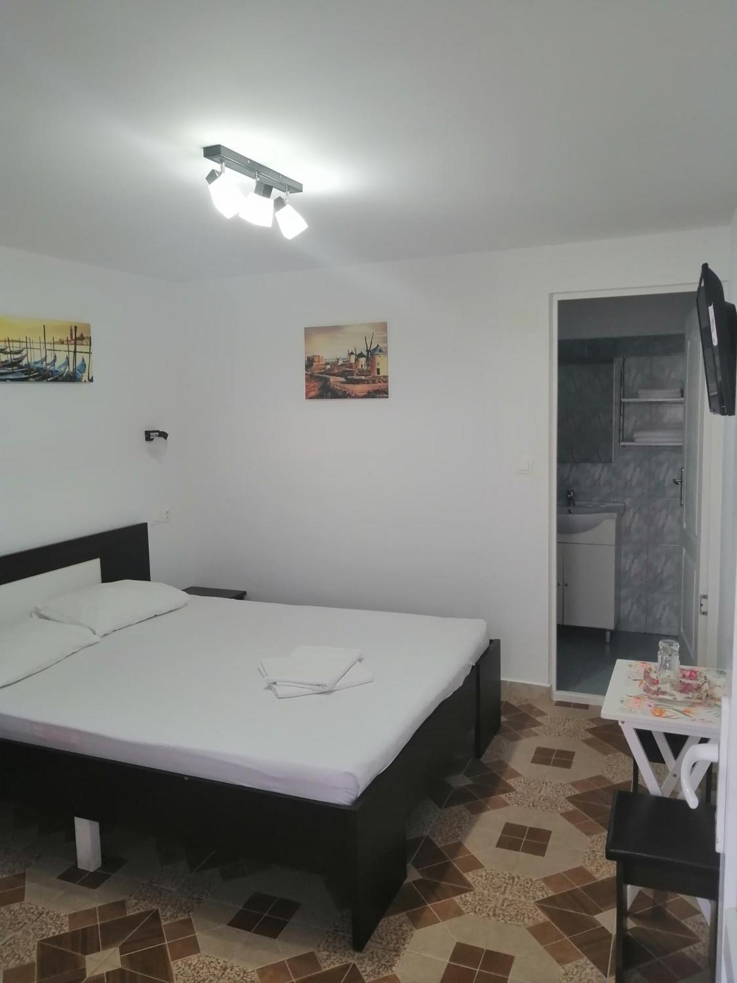 Casa Alexandru Hotell Două Mai Exteriör bild