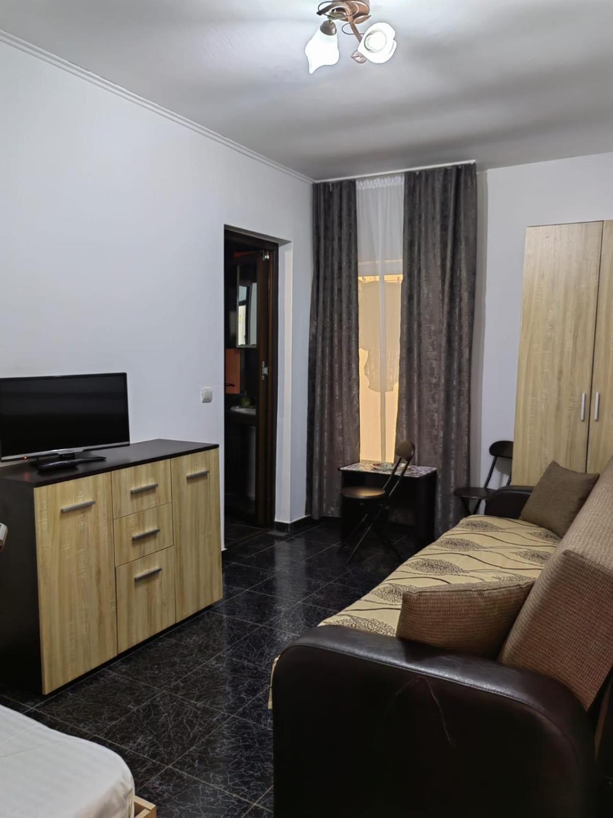 Casa Alexandru Hotell Două Mai Exteriör bild